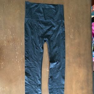 Seemless black leggings